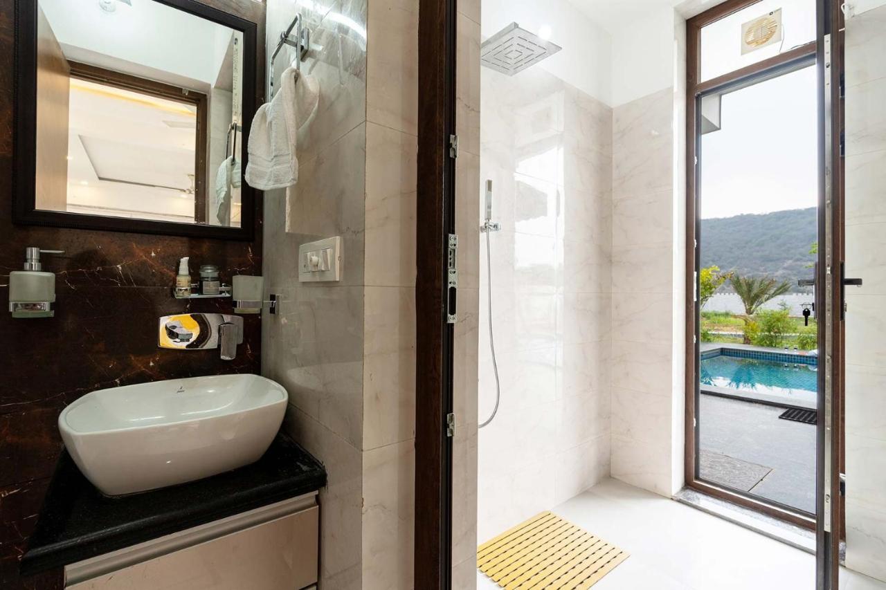 Brookvale Manor By Stayvista - Private Pool Haven With Endless Views & Indoor Fun Sohna Exterior foto